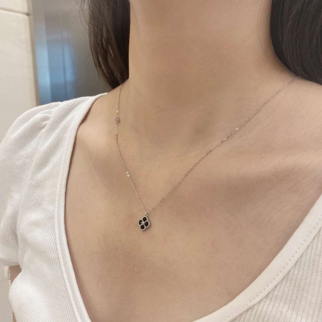[AuraEcho]Delicate Flower Shape Necklace