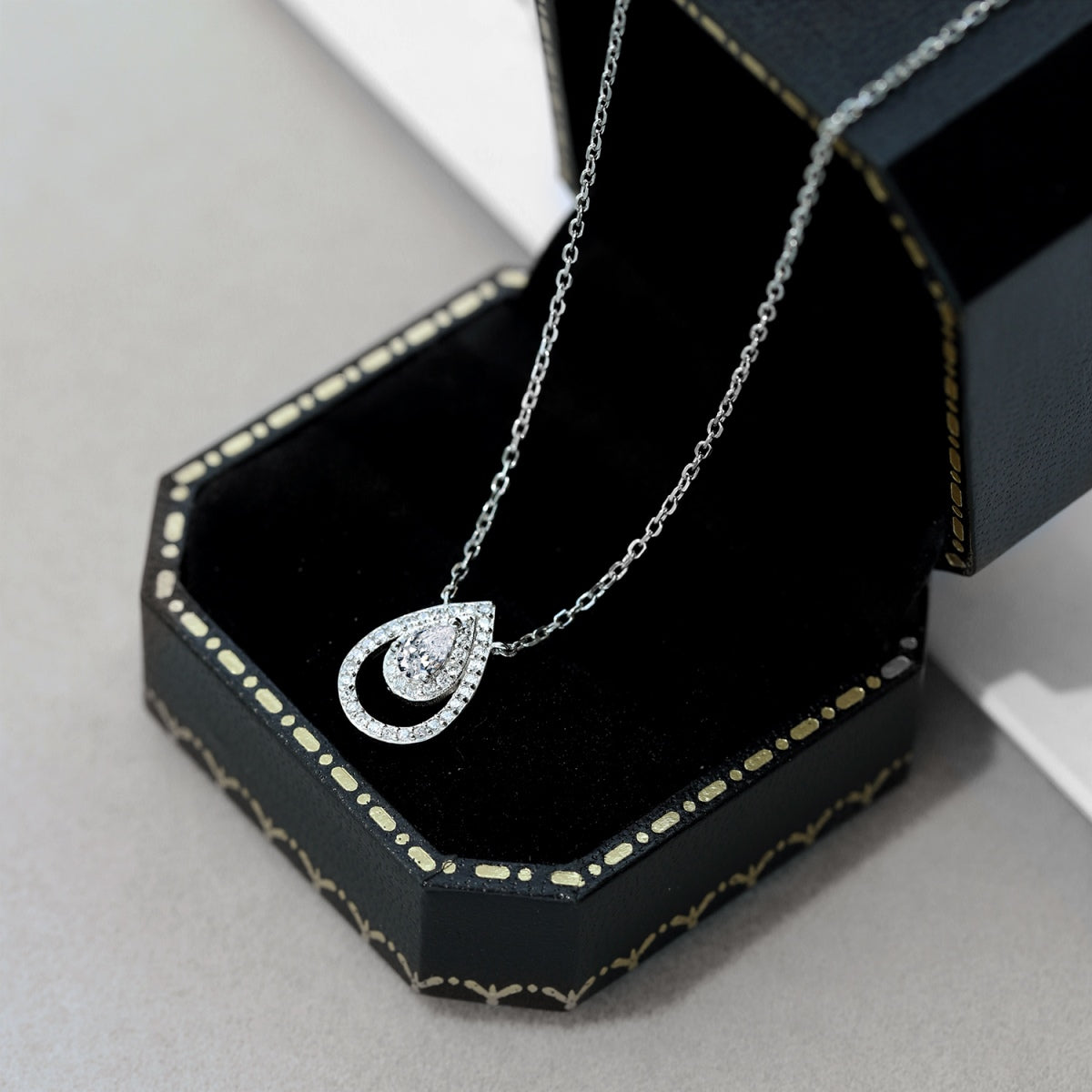 [AuraEcho]Sparkling Pear Cut Necklace