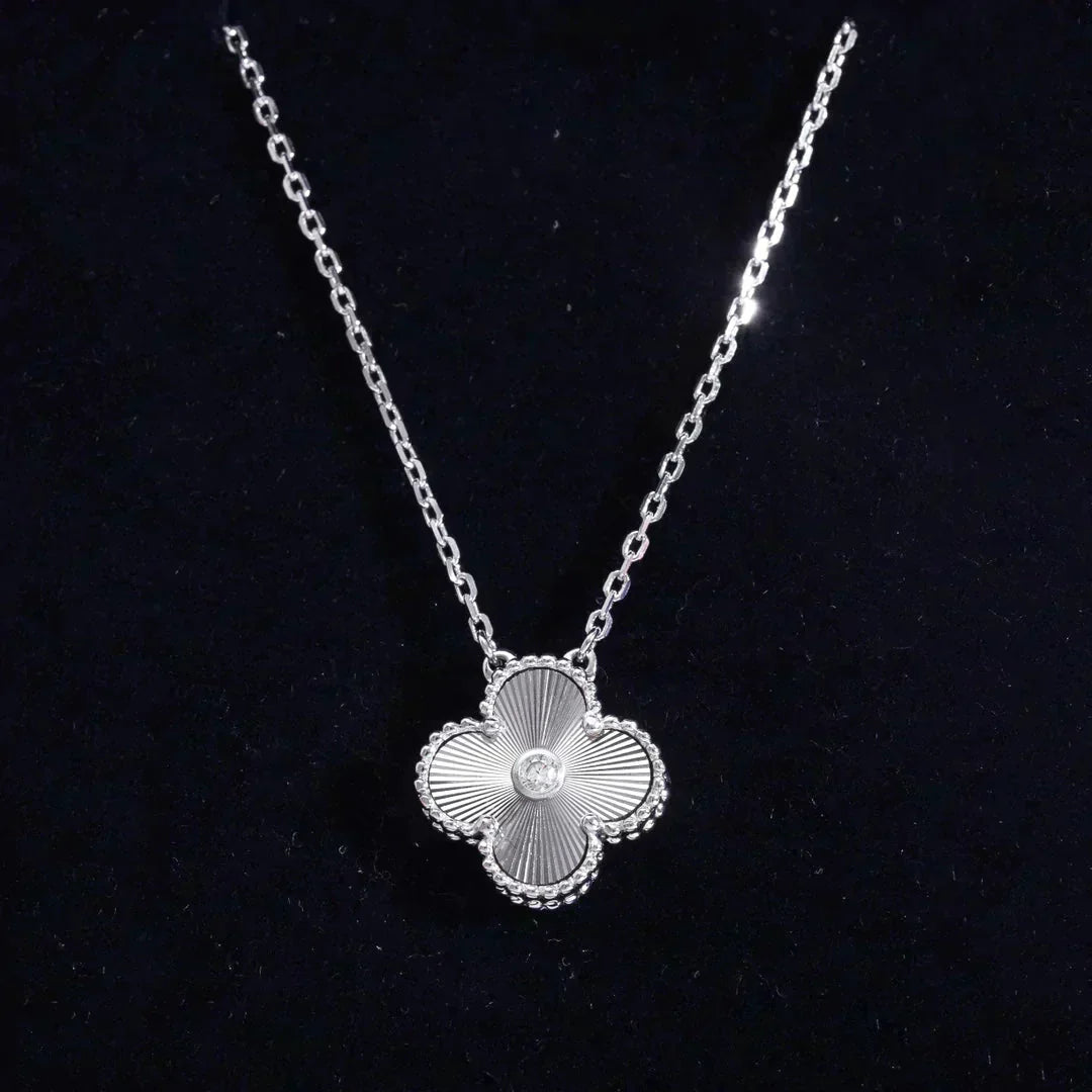 [AuraEcho]CLOVER  15MM DIAMOND LASER NECKLACE SILVER