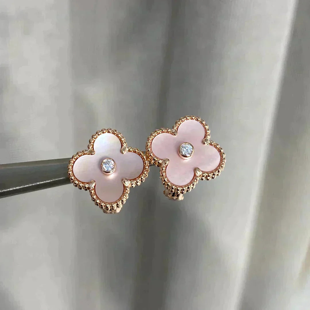 [AuraEcho]CLOVER MEDIUM 1 MOTIFS  PINK MOP DIAMOND EARRINGS