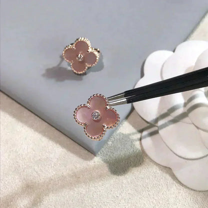 [AuraEcho]CLOVER MEDIUM 1 MOTIFS  PINK MOP DIAMOND EARRINGS