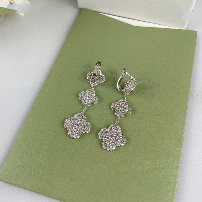 [AuraEcho]CLOVER 3 MOTIF DIAMOND SILVER DROP EARRINGS