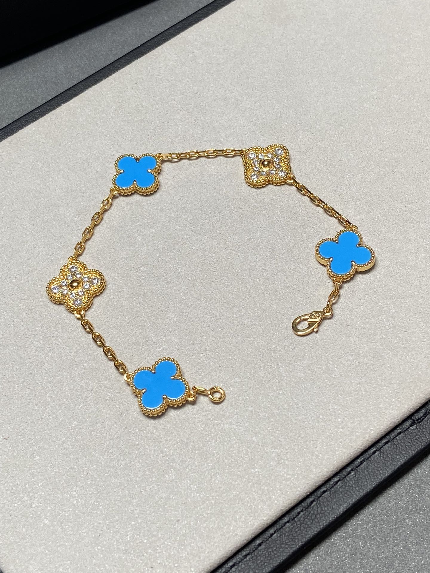 [AuraEcho]CLOVER 5 MOTIF BLUE CHALCEDONY DIAMOND GOLD BRACELET