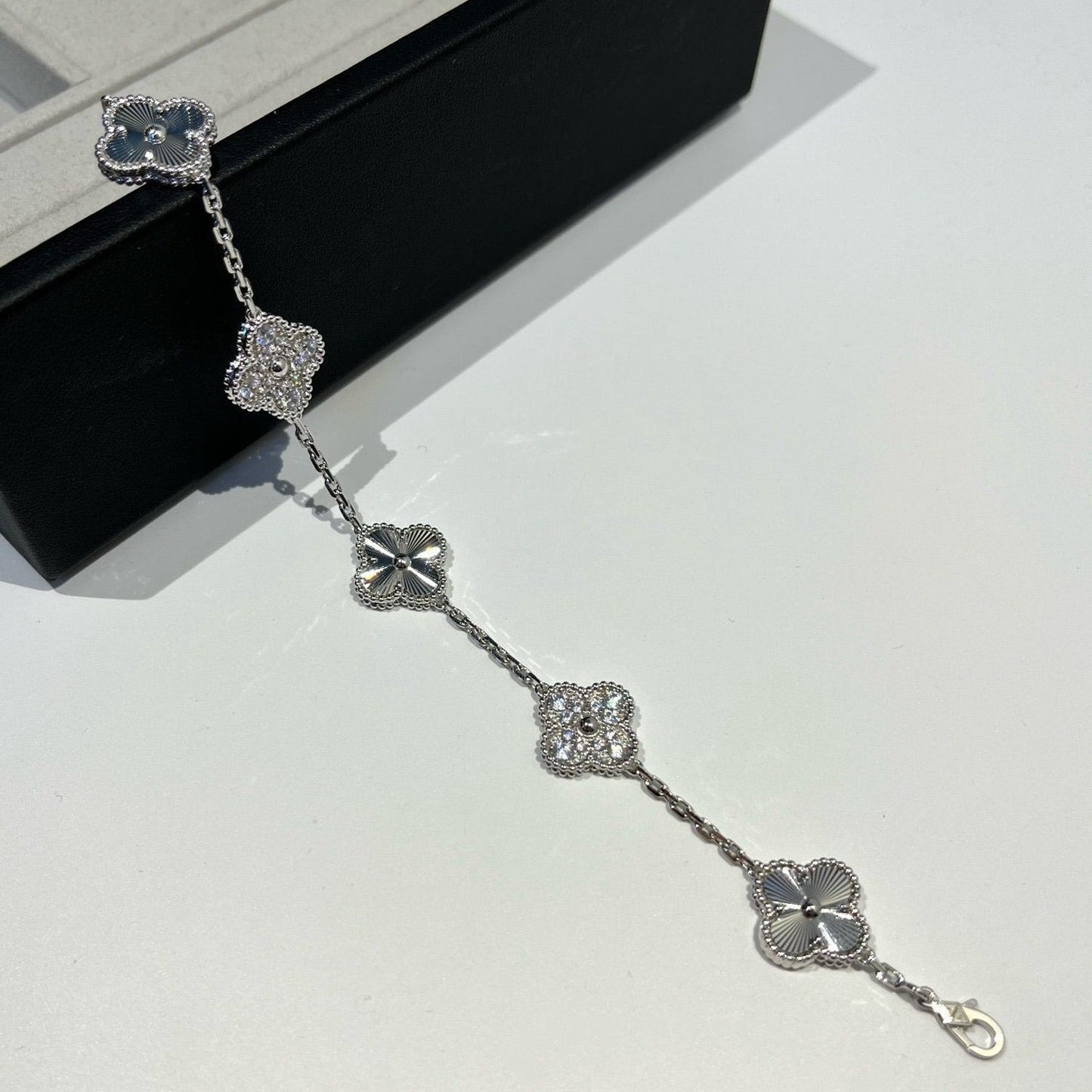 [AuraEcho]CLOVER 5 MOTIF SILVER DIAMOND BRACELET