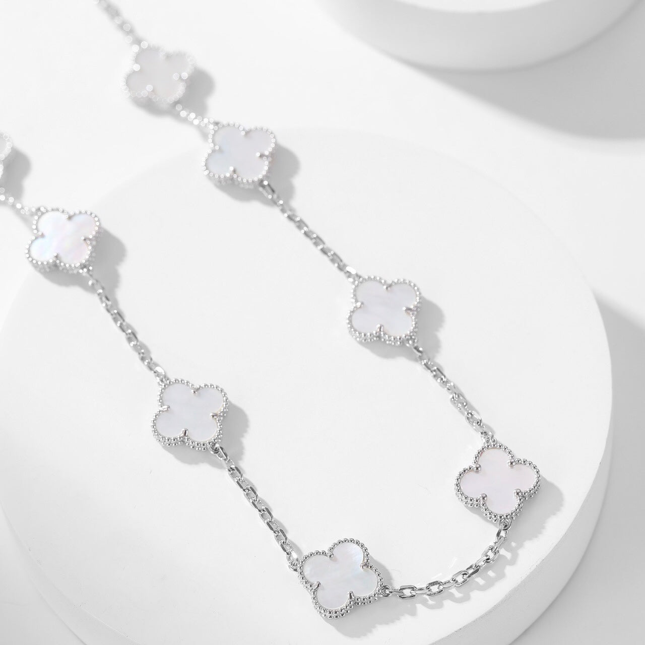 [AuraEcho]CLOVER 10 MOTIFS WHITE MOTHER OF PEARL NECKLACE