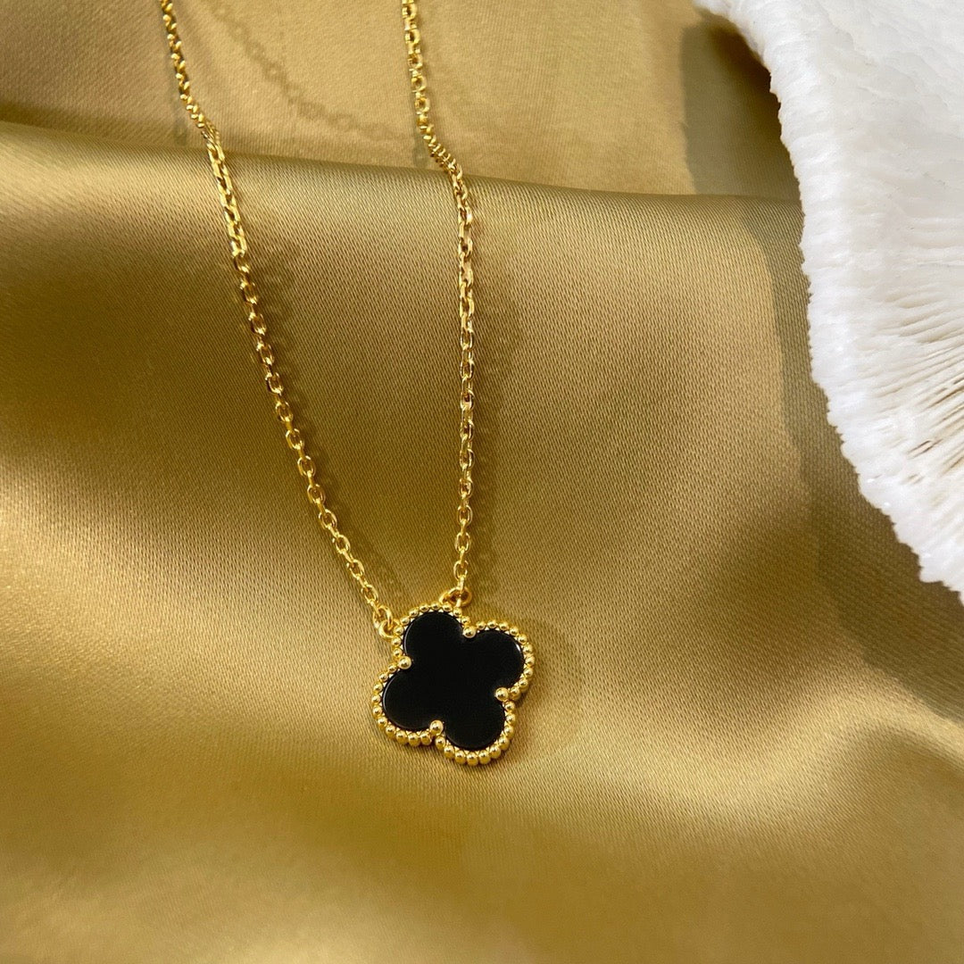[AuraEcho]CLOVER 15MM BLACK ONYX SINGLE FLOWER NECKLACE
