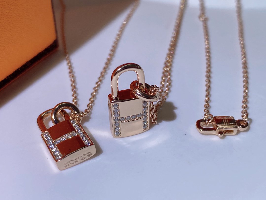 [AuraEcho]HM ADVANCED NICHE LOCK HEAD NECKLACE DIAMONDS
